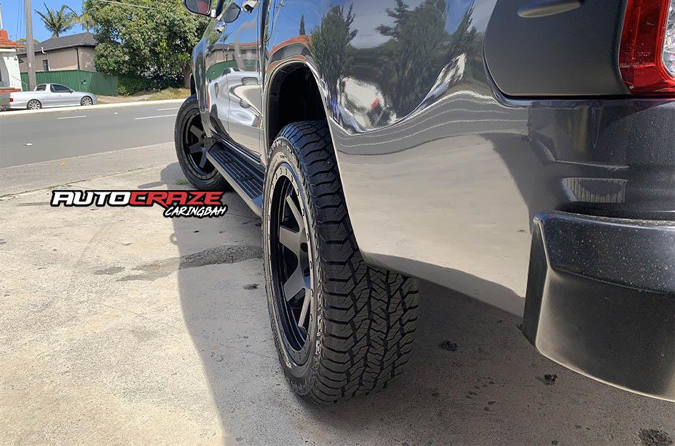 TOYOTA-HILUX-4WD-SIX-MATTE-BLACK-FACE-WITH-GLOSS-BLACK-WINDOWS